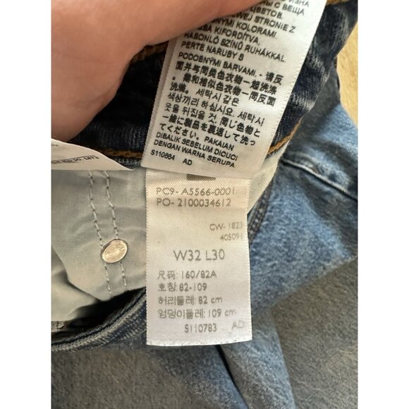 Levi's Low Loose Jeans in Medium Wash Size 32 X 30 - Picture 5 of 7